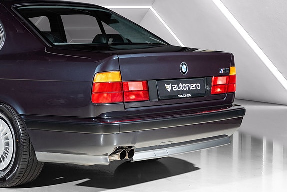 BMW M5 4 of 5