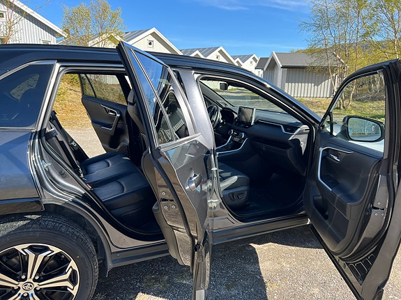Toyota RAV4 8 of 13