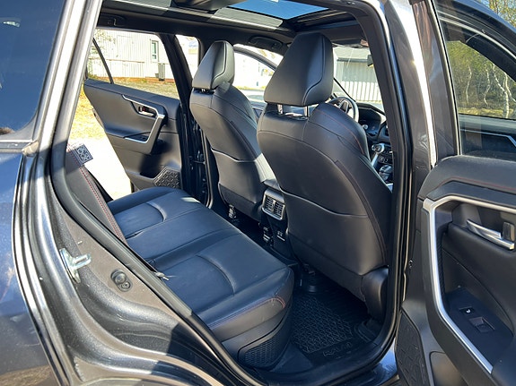 Toyota RAV4 9 of 13