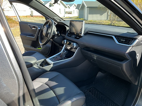 Toyota RAV4 10 of 13