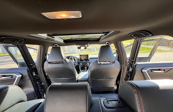 Toyota RAV4 5 of 13