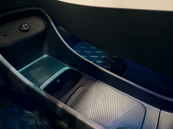 Dongfeng Box 17 of 26