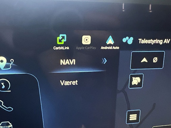 Infotainmentskjerm med Android Auto og trådløs tilkobling.