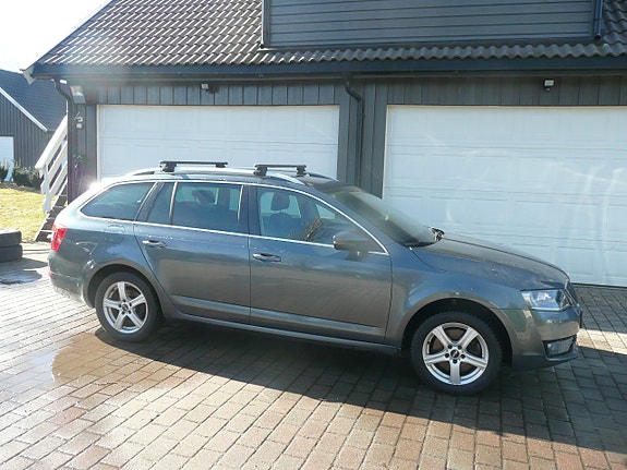Skoda Octavia 2 of 5