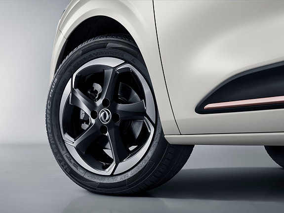 Dongfeng Box 9 of 22