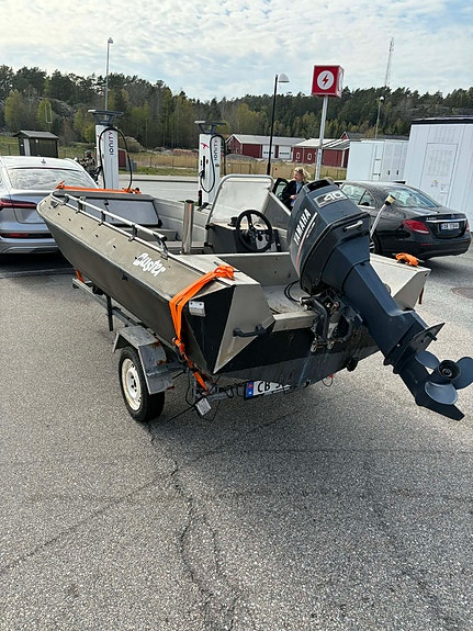 Buster RS med Yamaha 40 hk 3 syl autolube m/el.start