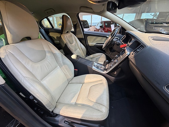 Volvo S60 15 of 22