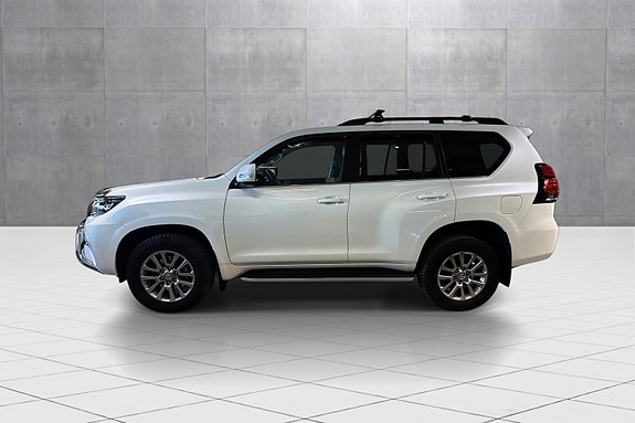 Toyota Land Cruiser 2 of 5