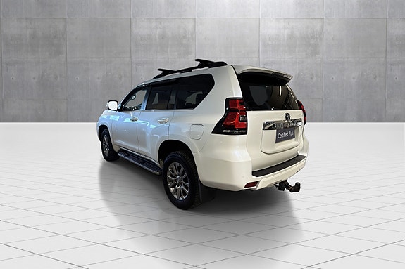 Toyota Land Cruiser 3 of 5