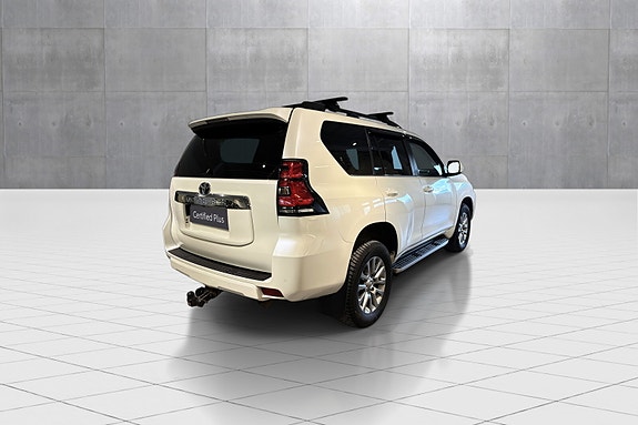 Toyota Land Cruiser 5 of 5