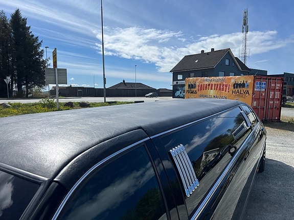 Lincoln Town Car 9 of 10