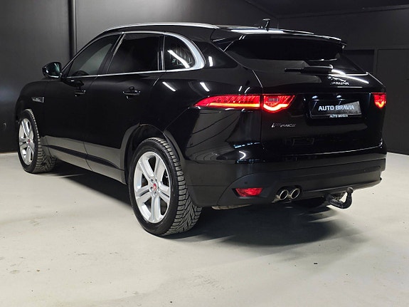 Jaguar F-PACE 5 of 5