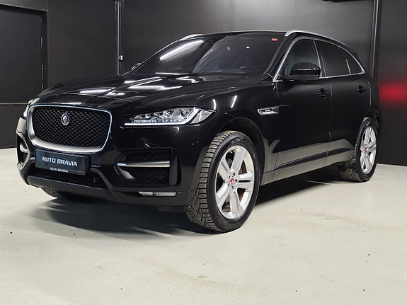 Jaguar F-PACE 3 of 5