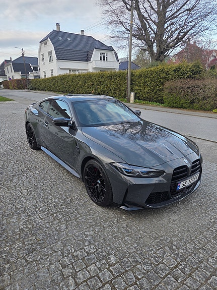 BMW M4 3 of 5