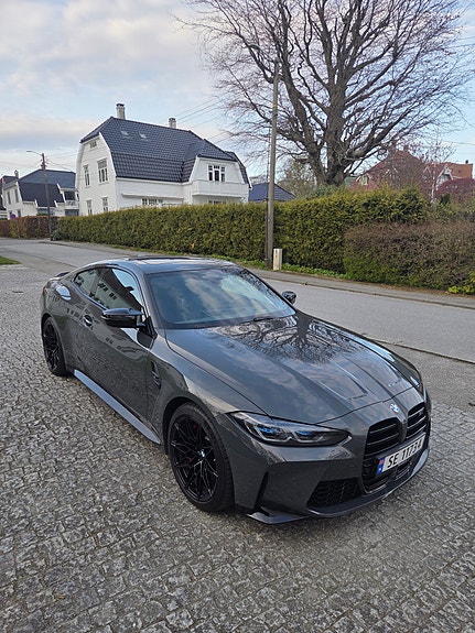 BMW M4 4 of 5