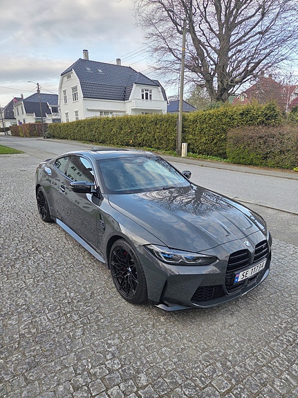 BMW M4 2 of 5
