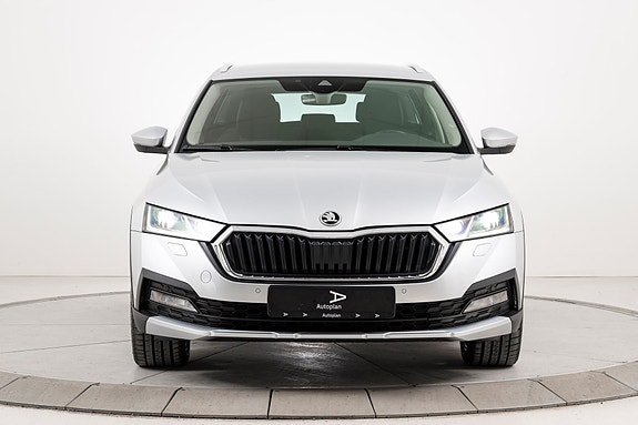 Skoda Octavia Scout 4 of 5
