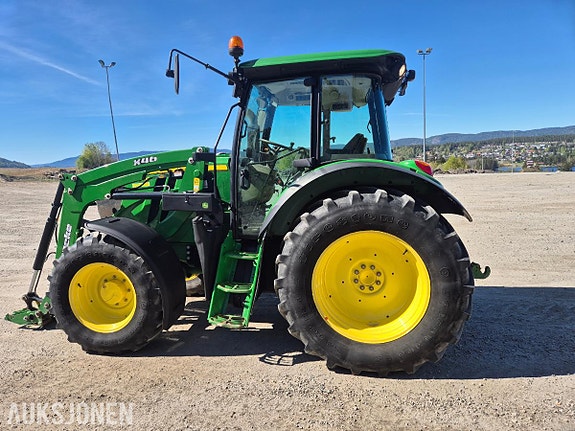 John Deere 6110M traktor med frontlaster - 1300 timer