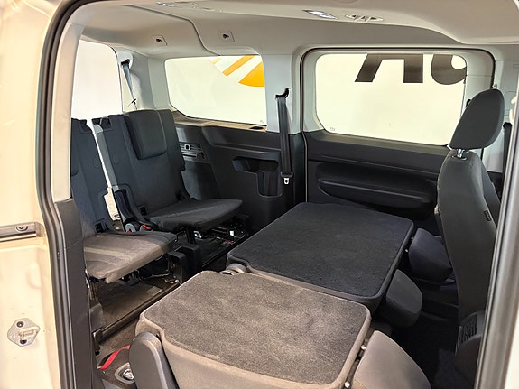 Volkswagen Caddy Maxi 10 of 23