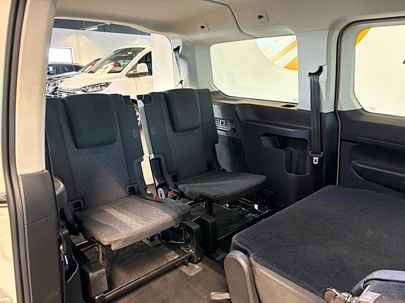 Volkswagen Caddy Maxi 9 of 23