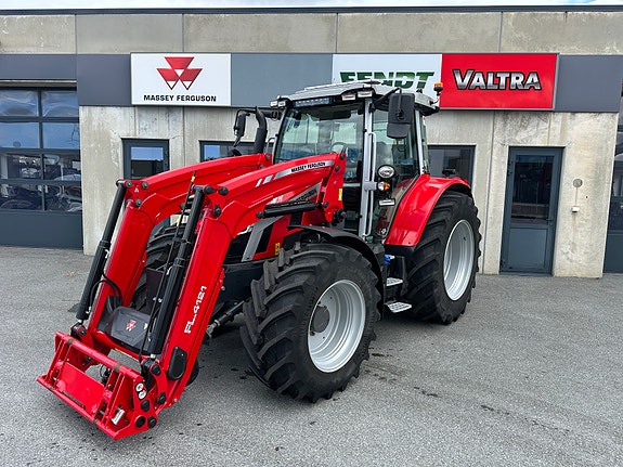 Massey Ferguson 5S 145 Dyna-6, laster og brøyteplate