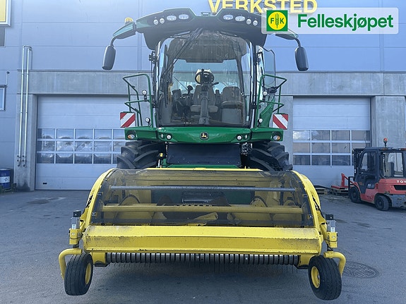 John Deere 8400