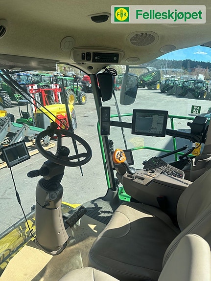 John Deere 8400 8 of 11