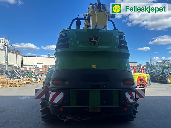 John Deere 8400 3 of 11