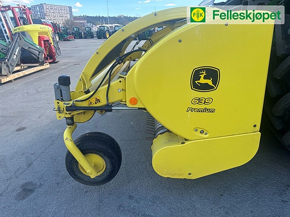 John Deere 8400 6 of 11