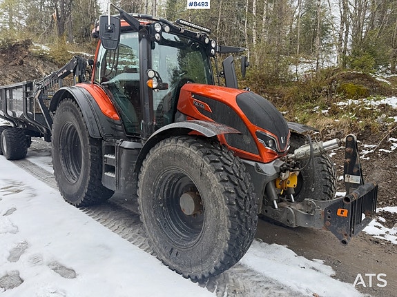 Valtra N175 4x4 m/ Front PTO Selges m/ 2021 Noremat Kantklipper.