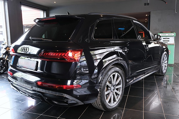 Audi Q7 4 of 5