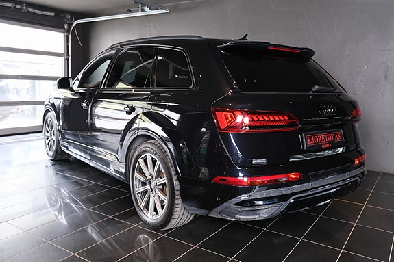 Audi Q7 3 of 5