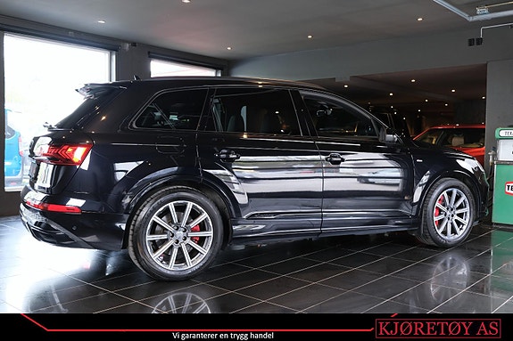 Audi Q7 2 of 5