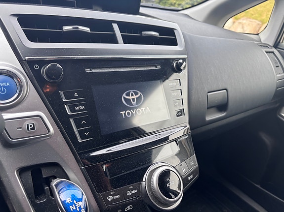 Toyota Prius Plug-in Hybrid 18 of 30