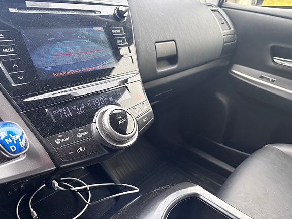 Toyota Prius Plug-in Hybrid 22 of 30