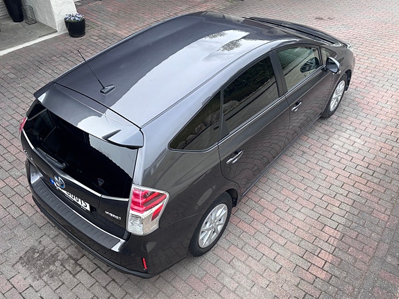 Toyota Prius Plug-in Hybrid 5 of 30