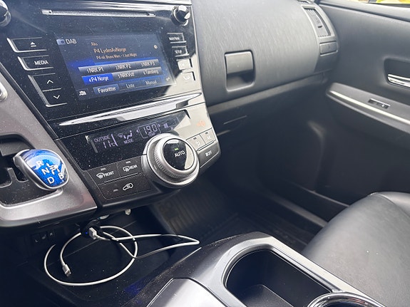 Toyota Prius Plug-in Hybrid 23 of 30