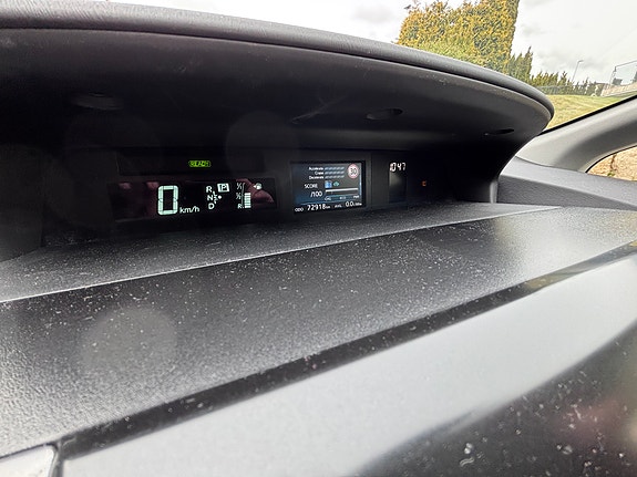 Toyota Prius Plug-in Hybrid 28 of 30