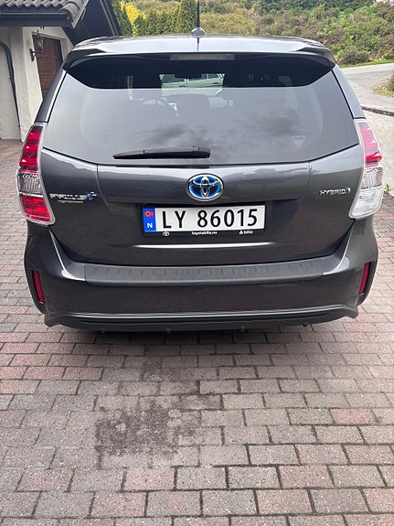 Toyota Prius Plug-in Hybrid 8 of 30