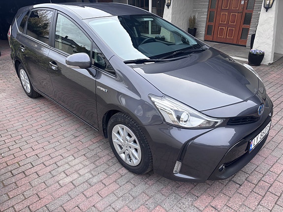 Toyota Prius Plug-in Hybrid 4 of 30
