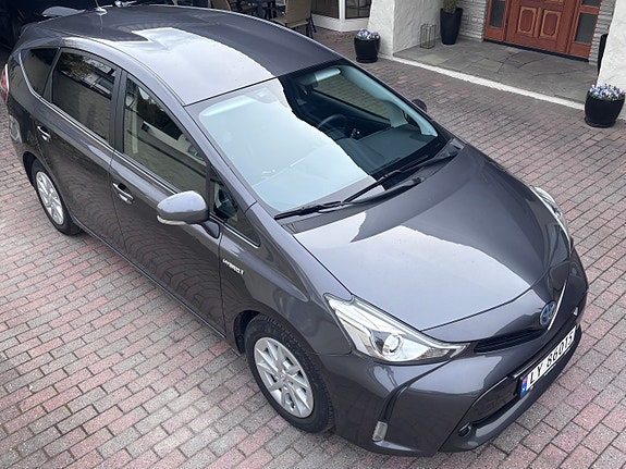 Toyota Prius Plug-in Hybrid 6 of 30