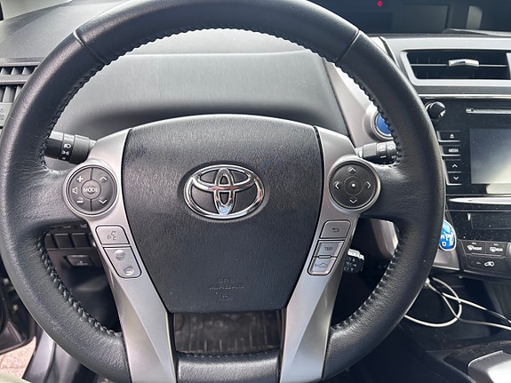 Toyota Prius Plug-in Hybrid 17 of 30