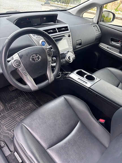 Toyota Prius Plug-in Hybrid 12 of 30