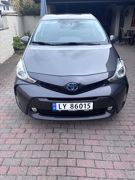 Toyota Prius Plug-in Hybrid 3 of 30
