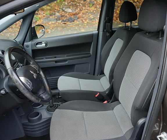 Mitsubishi Colt 18 of 30