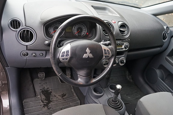 Mitsubishi Colt 17 of 30