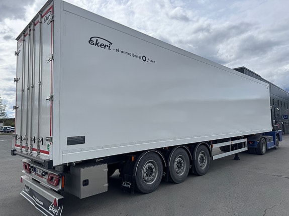 Ekeri stykkgodstrailer med bommer. 2820mm innvendig høyde og 8110 akselavstand. Traileren er som ny 4 of 5