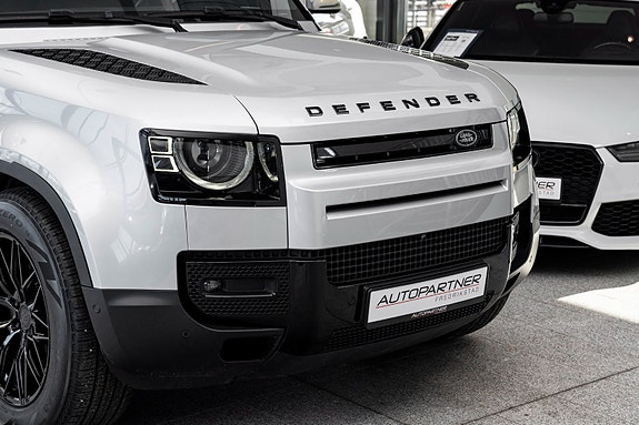 Land Rover Defender 25 of 30