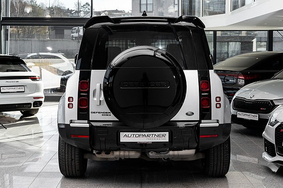 Land Rover Defender 6 of 30