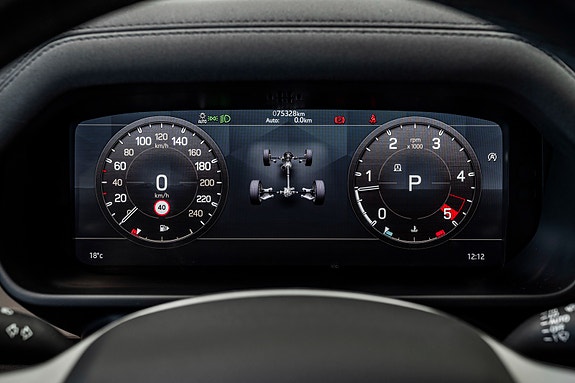Land Rover Defender 22 of 30
